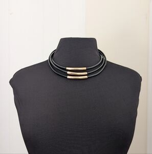 ✳️ FREE w/ Bundle - Elegant Black and Gold Choker Necklace